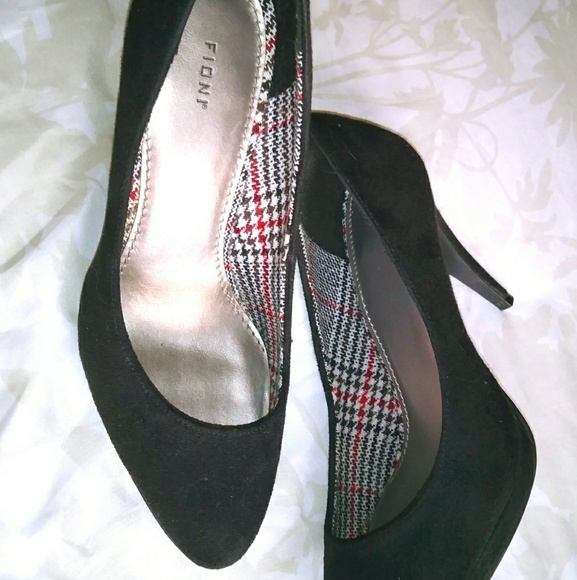 FIONI 7W Black Suede Pumps - Picture 2 of 4